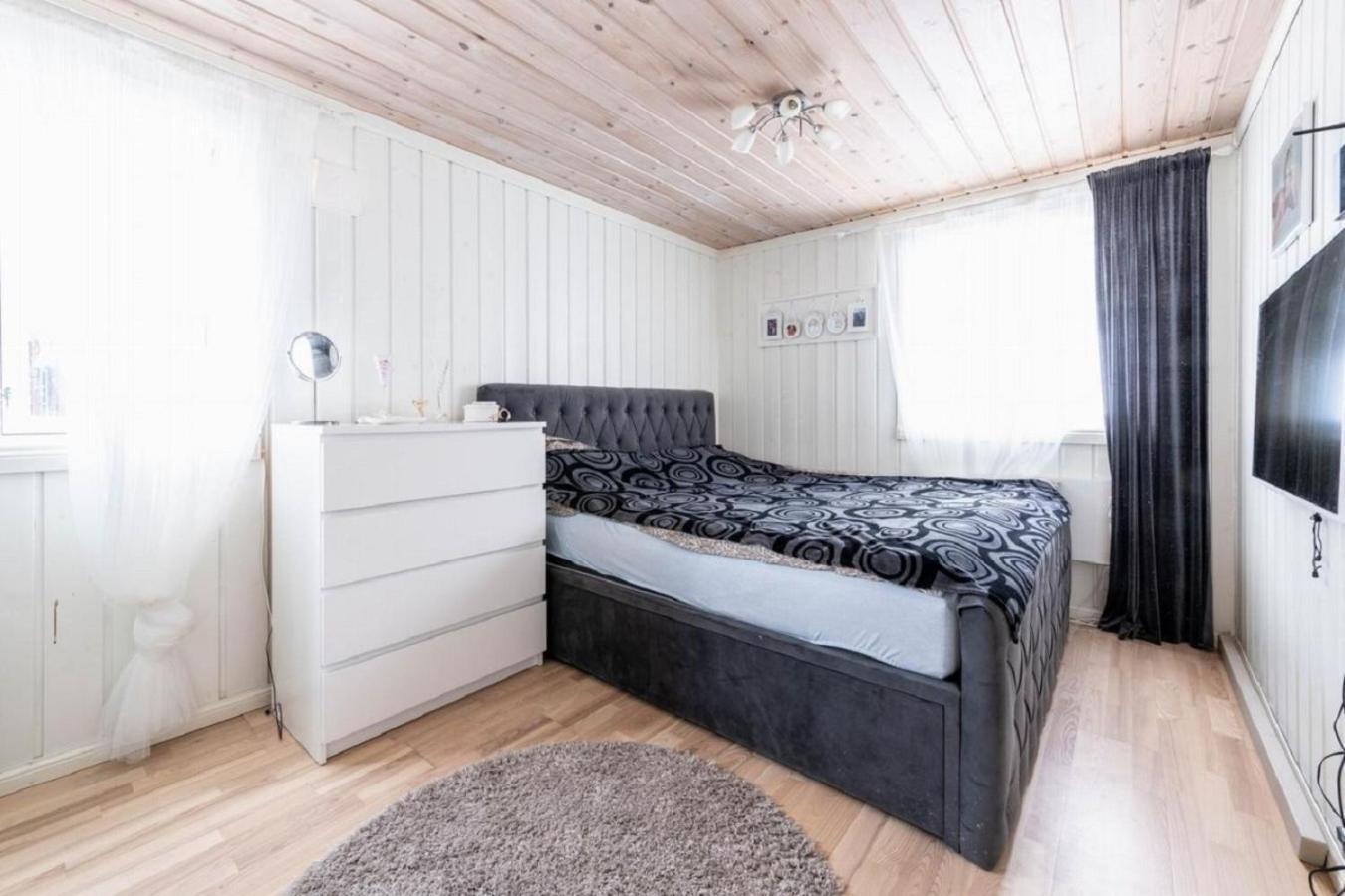 A Wonderful Estate Of Two For Seasons! Holiday home
