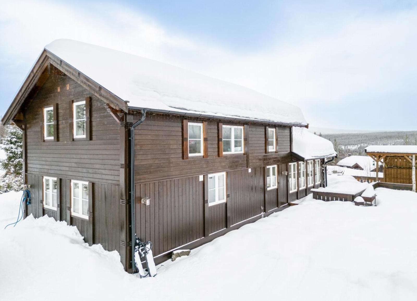 A Wonderful Estate Of Two For Seasons! Holiday home *
